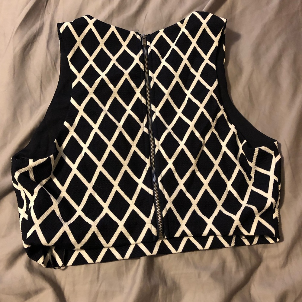 Crop top - Picture 2 of 3